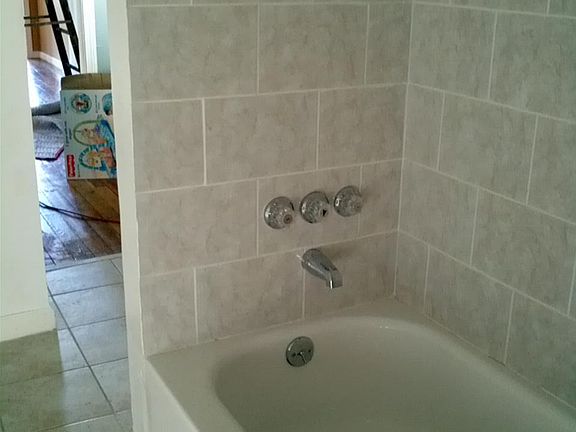 2nd image of 25 Stoehrs Pl Floor 3