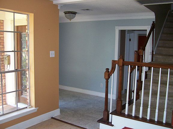 3rd image of 3900 S Pin Oak Ave