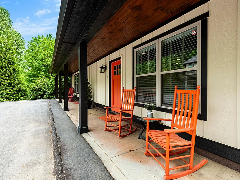 11 Martin Valley Rd — Photo 2