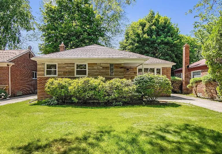 21905 Sussex St — Photo 15