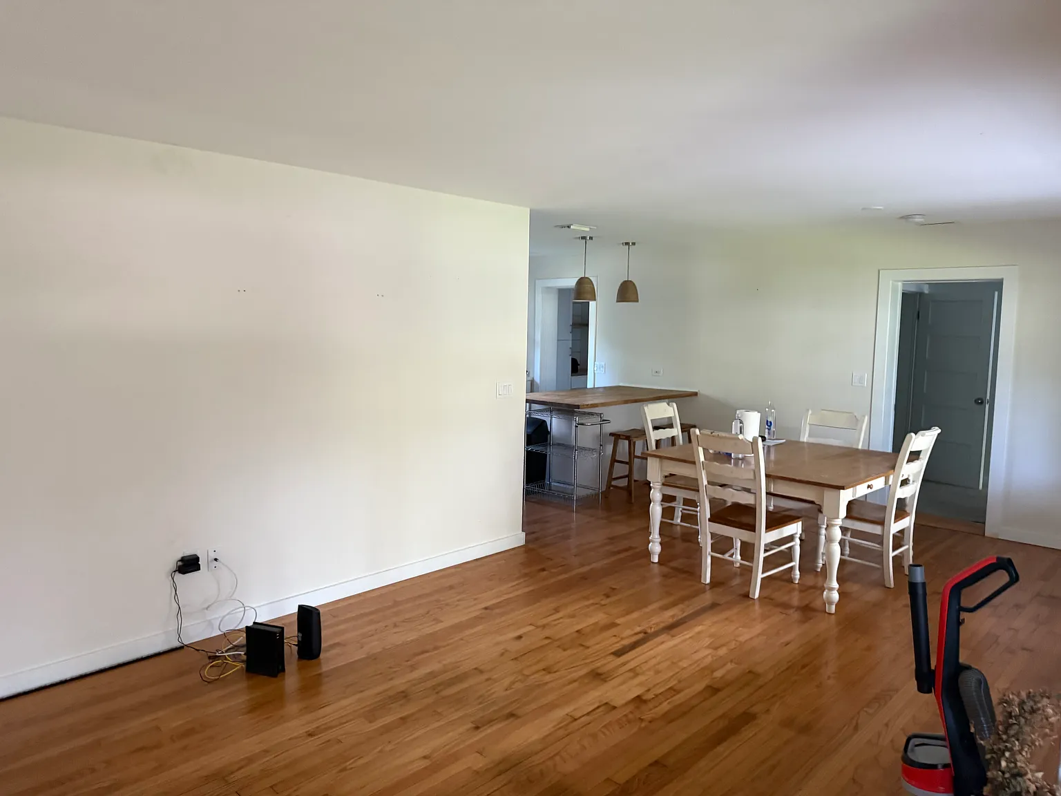 4 bed, 2.5 bath, 1883 sqft, $2,650 — Photo 3