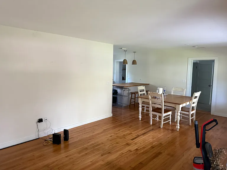 1004 Camphor Ln — Photo 3
