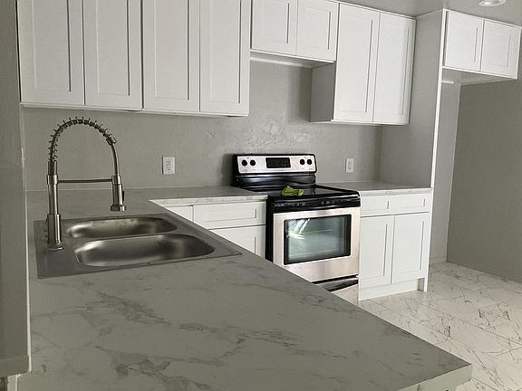 5th image of 1110 N Park Ave