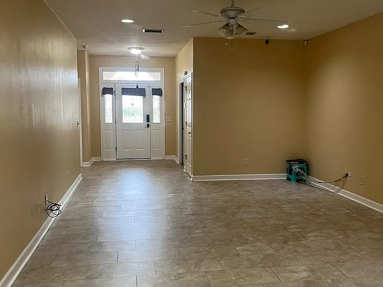 423 Cobblestone Way — Photo 2