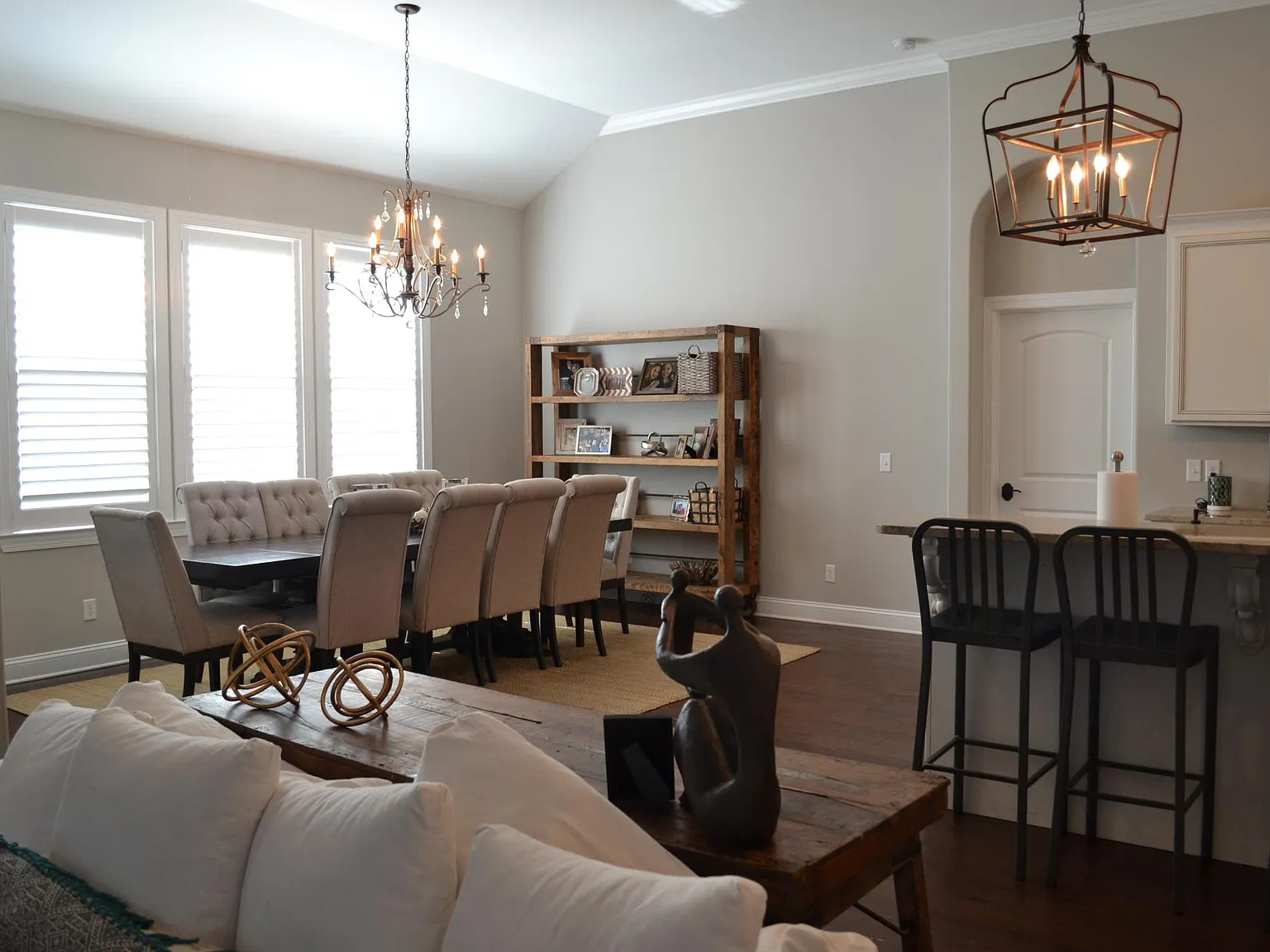 3 bed, 2.5 bath, 2230 sqft, $3,900 — Photo 2