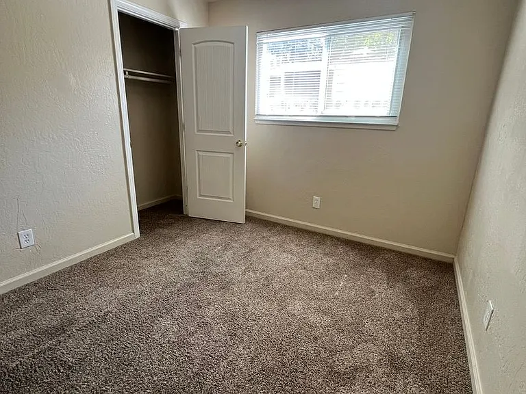 1143 W 1st St — Photo 25