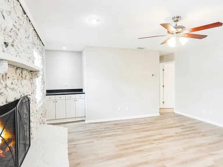 4517 S Hale Ave — Photo 3