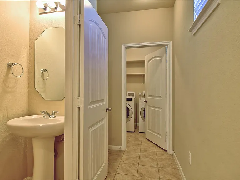 2880 Donnell Dr #1701 — Photo 5