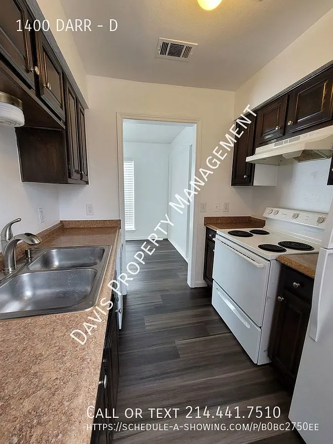 2/2.5 with loft space in Irving — Photo 4