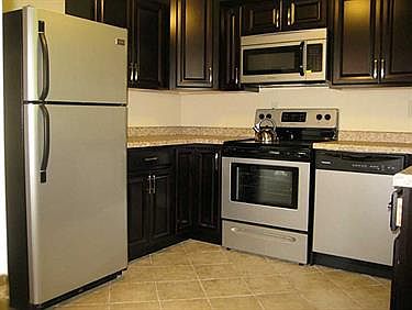 3rd image of 640 Circle Dr