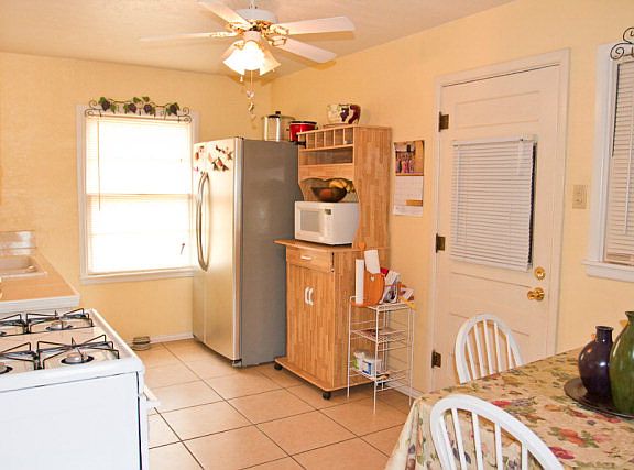 3rd image of 3909 Avondale Dr