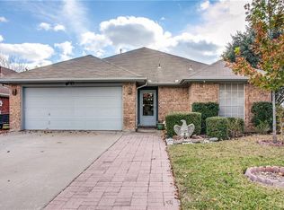1141 Roundrock Dr, Saginaw, TX 76179