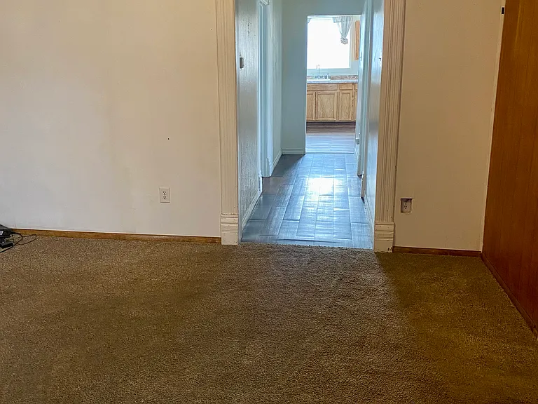 521 E 7th St — Photo 5