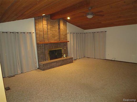 4th image of 20300 Woodcreek Blvd