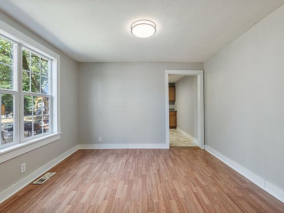 4th image of 1008 W Park Ave