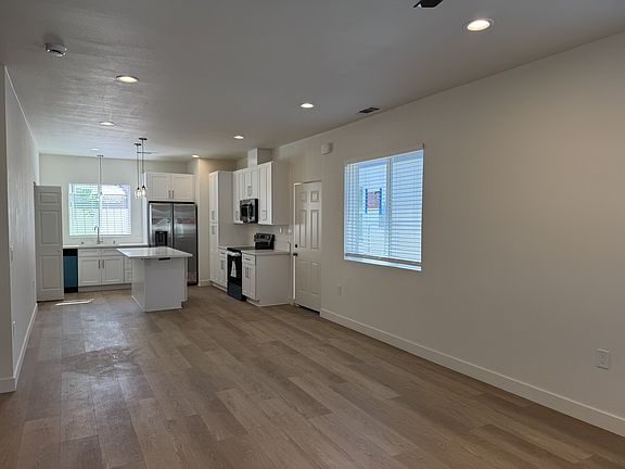 5th image of 721 W 7th Ave