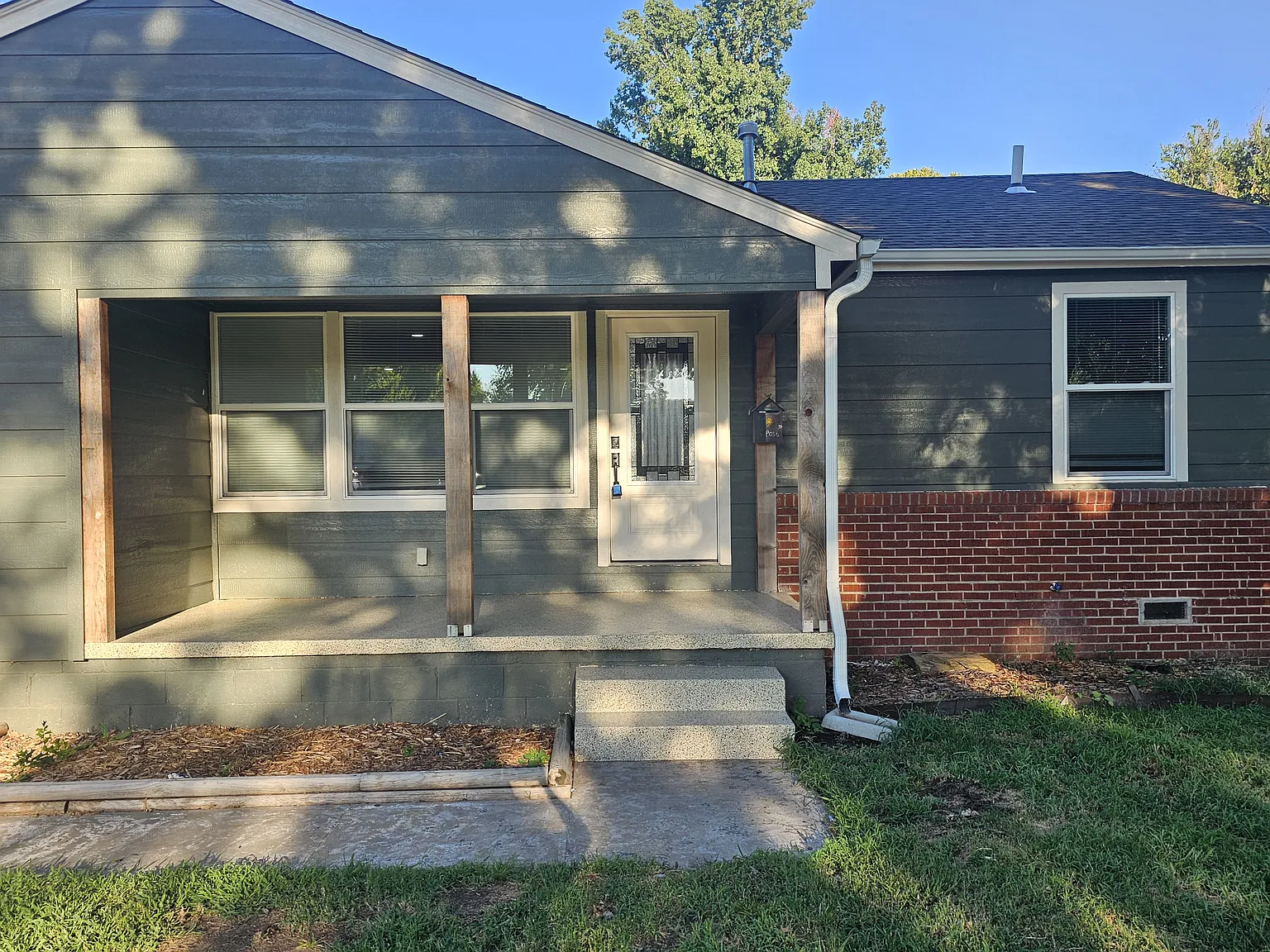 3 bed, 1079 sqft, $1,649 — Photo 2
