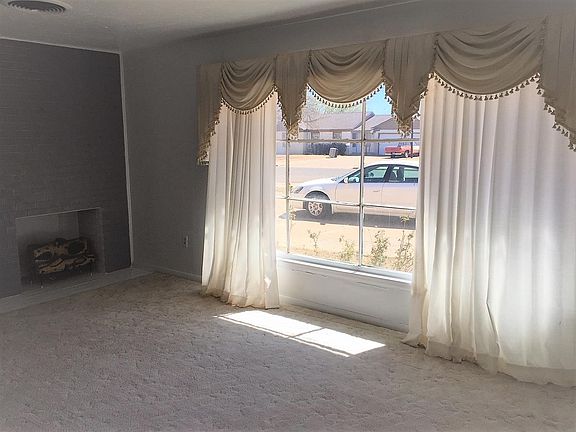 3rd image of 1009 E Lake St