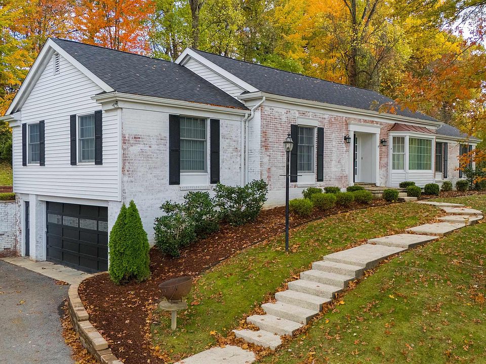 1st image of 272 Lakeview Dr