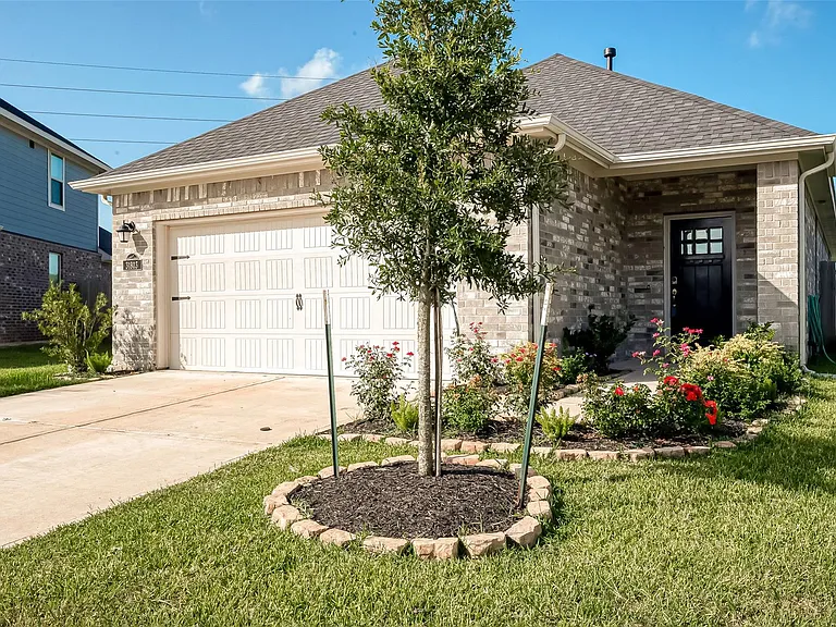31803 Wellington Pass — Photo 1