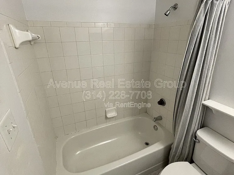 1231 Creve Coeur Crossing Ln #I — Photo 17