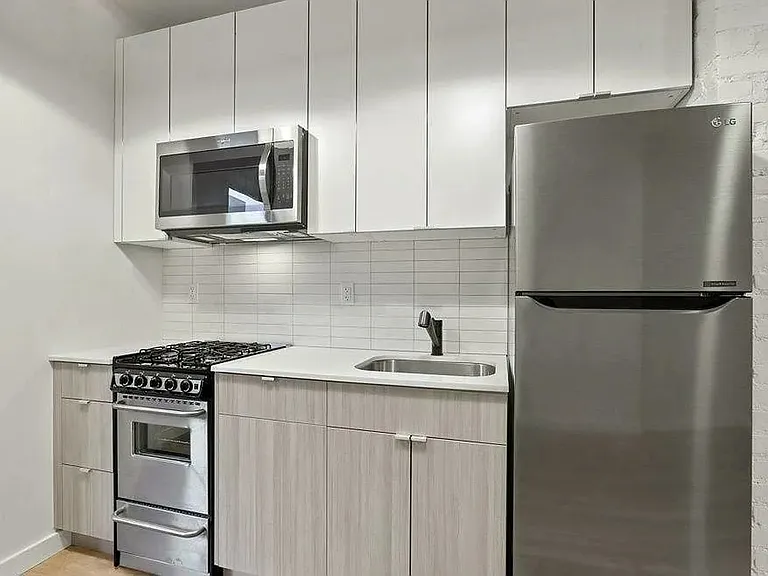 1557 Lexington Ave #2S — Photo 2