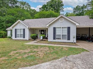 105 Foxwood Ct, Deatsville, AL 36022