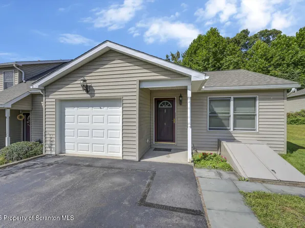 217 Knollridge Dr Unit 9, Factoryville, PA 18419
