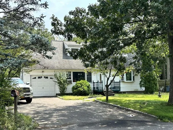 25 Joline Road, Port Jefferson Station, NY 11776