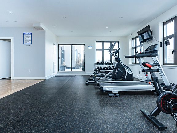 5th image of 818 Lexington Ave #6G
