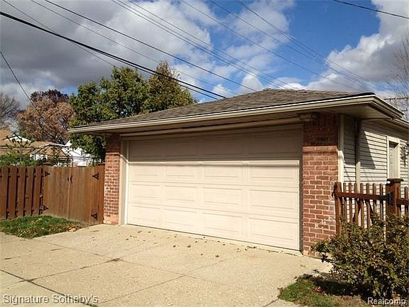 2nd image of 1666 Hollywood St