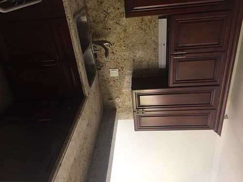 4th image of 858 S Shenandoah St APT 4