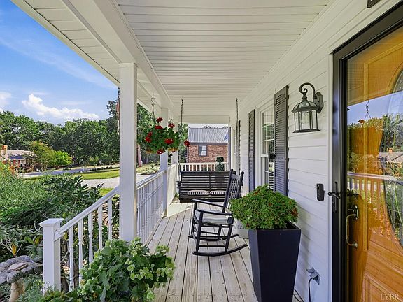 3rd image of 1155 Abbey Pl