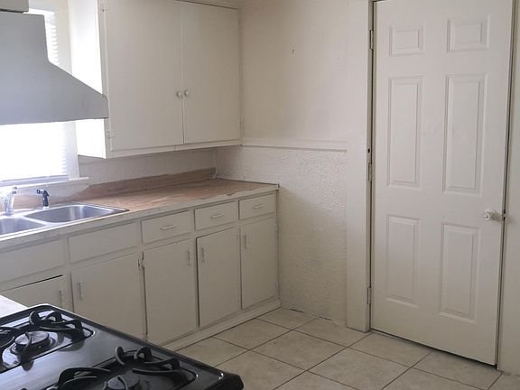4th image of 324 N Fisher St