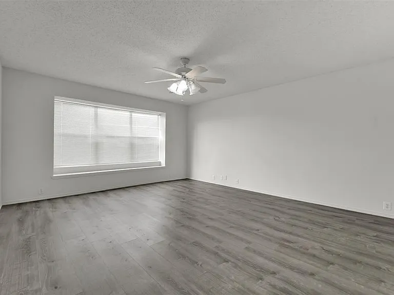 1407 Autumncrest Dr #5 — Photo 13