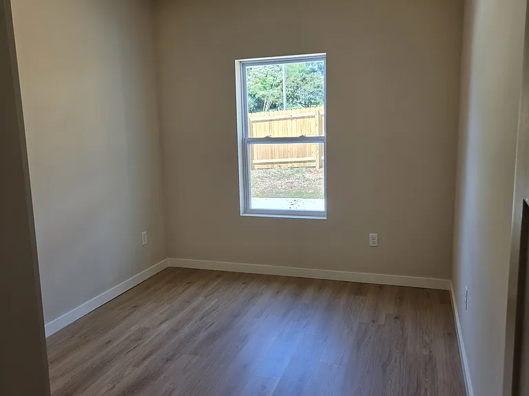 5724 Wallwood Rd — Photo 10