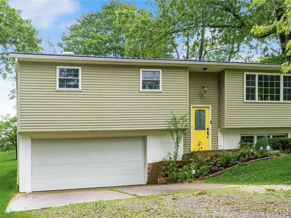 126 Juanita Dr, Zanesville, OH 43701