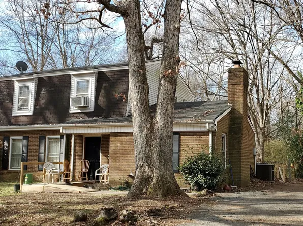 5913 Eastbrook Rd, Charlotte, NC 28215