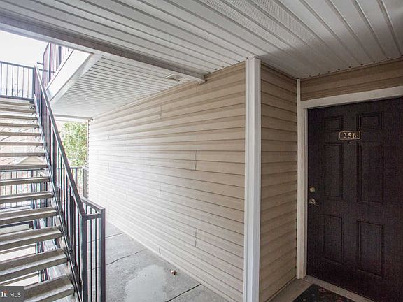 2nd image of 3305 Wyndham Cres #256
