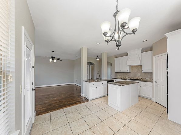 2303 Holder Dr, Euless, TX 76039