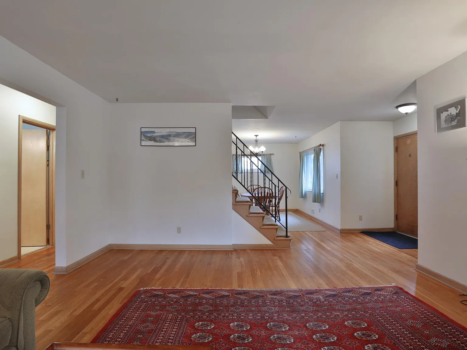 4 bed, 2313 sqft, $2,950 — Photo 4