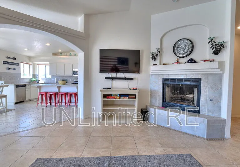 304 Acoma Blvd S — Photo 43
