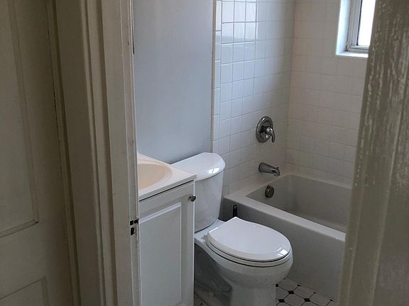 4th image of 1244 Moorlands Dr Unit A