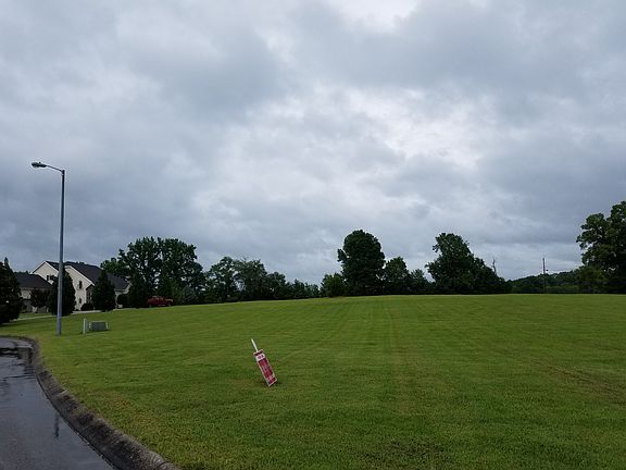 5th image of 102 Chandelle Dr