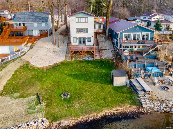 9240 E 430 S, Wolcottville, IN 46795