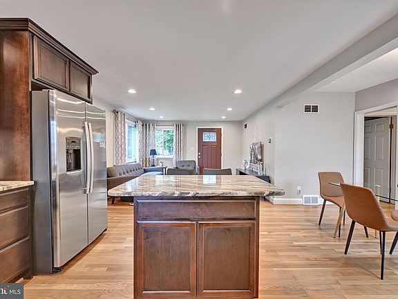 4th image of 801 Judy Ln