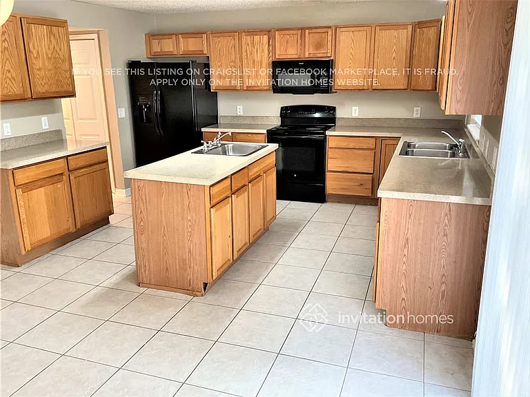 1754 McFarlane Ave — Photo 6