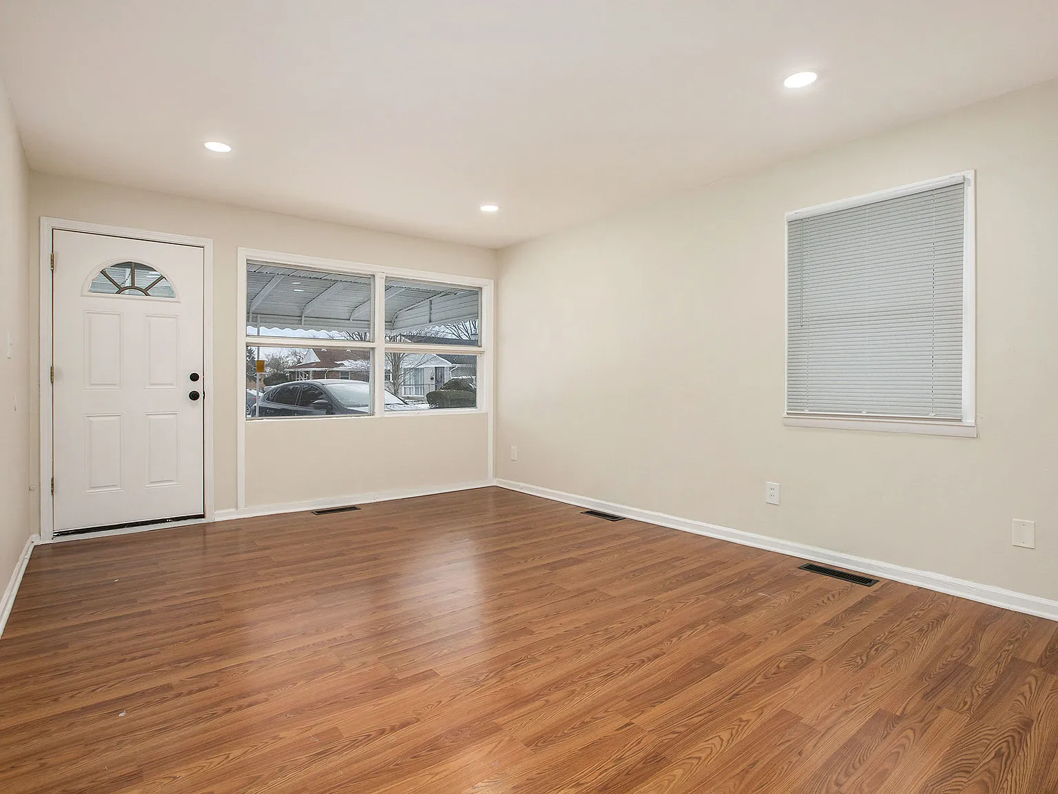3 bed, 1200 sqft, $1,600 — Photo 3