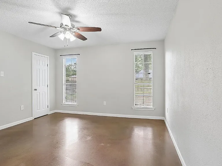 11136 Village Green Dr — Photo 8