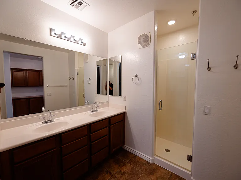 2445 E Montecito Ave — Photo 14